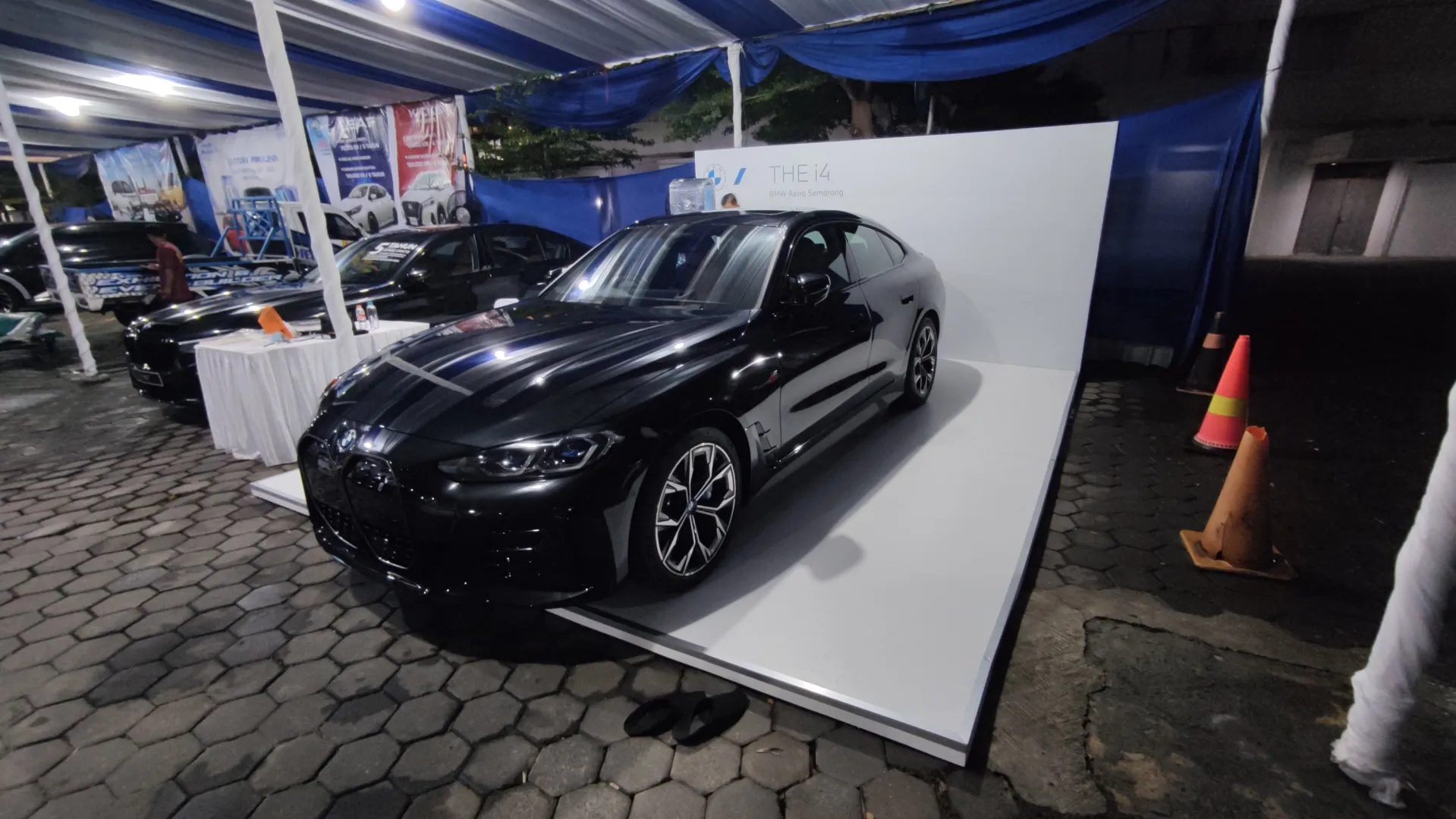 FLOORING BMW 