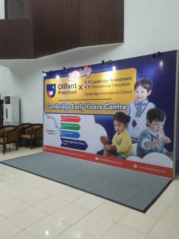 BACKDROP OLLIFANT - Project Gallery Image